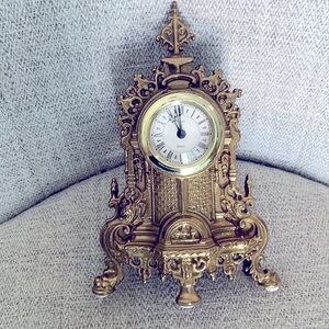 VTG Uranio brass gold tone Italy mantle clock round face roman numeral battery